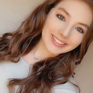 Meet your Posher, Caitlin